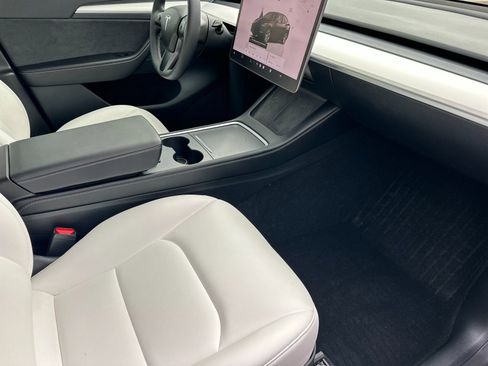 Used 2023 Tesla Model Y Long Range image 17