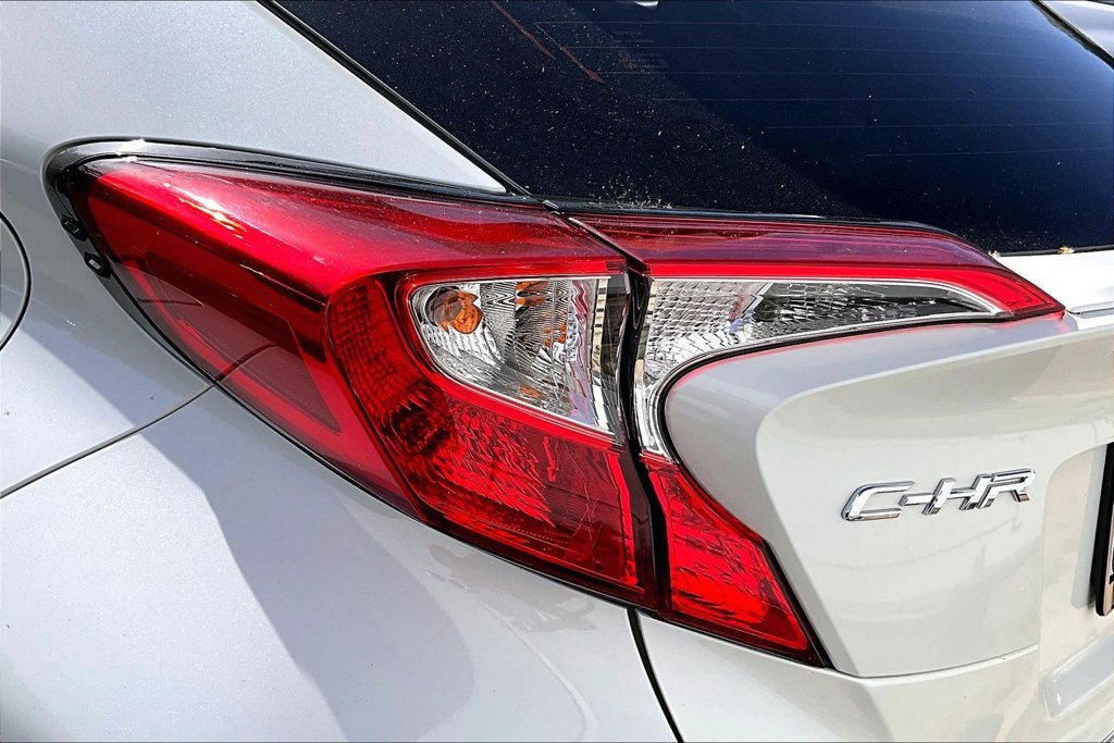Used 2019 Toyota C-HR XLE FWD image 23
