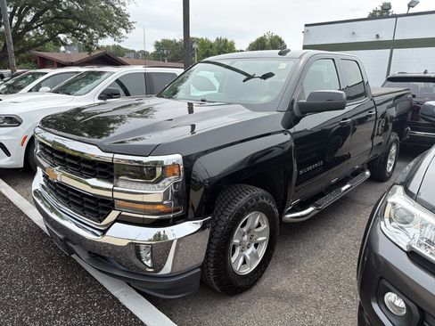Used 2017 Chevrolet Silverado 1500 LT w/ All Star Edition AWD/4WD image 4