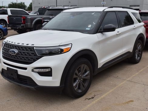 Used 2023 Ford Explorer XLT w/ Equipment Group 202A image 2