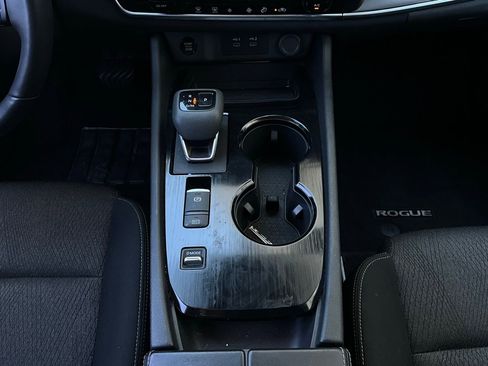 Used 2025 Nissan Rogue SV image 15