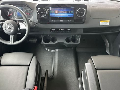 New 2025 Mercedes-Benz Sprinter 2500 image 12