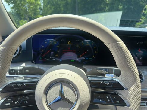 Used 2022 Mercedes-Benz E 450 Cabriolet image 2