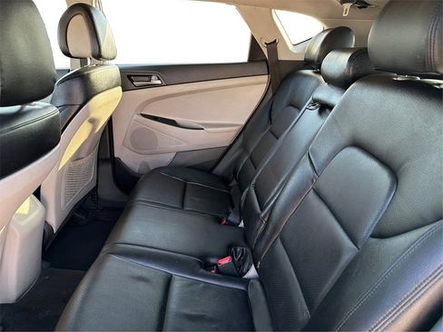 Used 2018 Hyundai Tucson SEL image 11