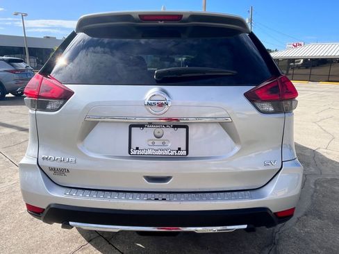 Used 2018 Nissan Rogue SV image 4