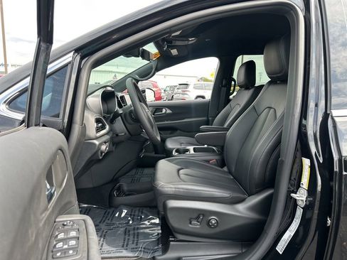 New 2026 Chrysler Voyager LX FWD image 8