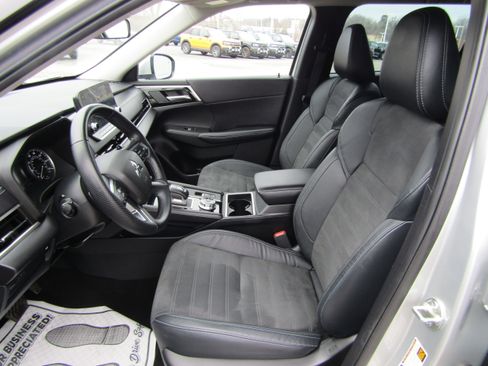 Used 2023 Mitsubishi Outlander SE image 10