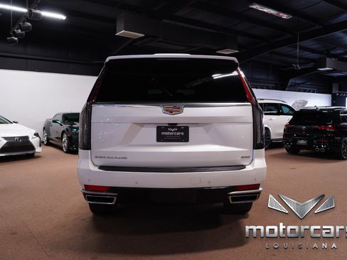 Used 2022 Cadillac Escalade Premium Luxury image 6