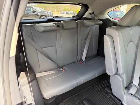 New 2026 Toyota Highlander Platinum image 19