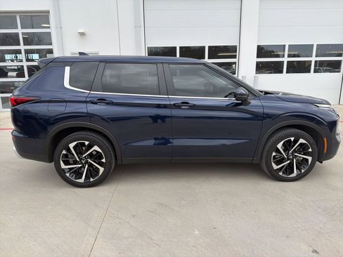 Used 2024 Mitsubishi Outlander SE image 6