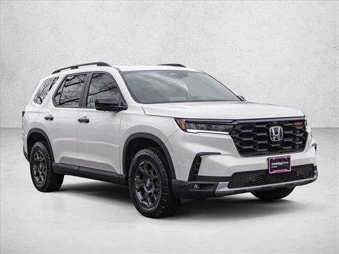 New 2025 Honda Pilot TrailSport image 3