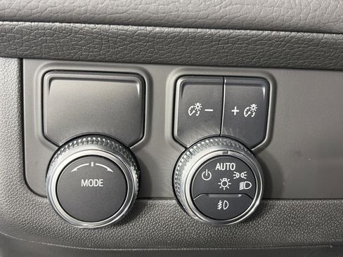 Used 2023 GMC Yukon Denali image 39