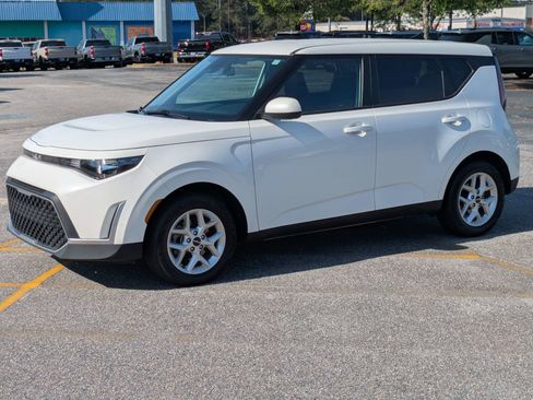 Used 2024 Kia Soul LX w/ Option Group 015 FWD image 8