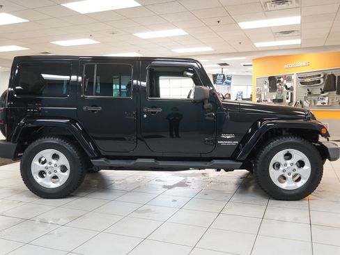 Used 2013 Jeep Wrangler Unlimited Sahara w/ Max Tow Pkg AWD/4WD image 14