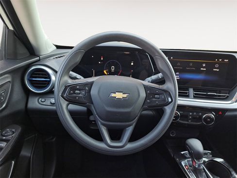 Used 2024 Chevrolet Trax LT image 12