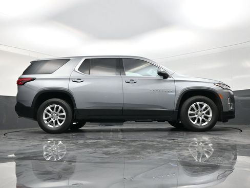 Used 2023 Chevrolet Traverse LS image 25