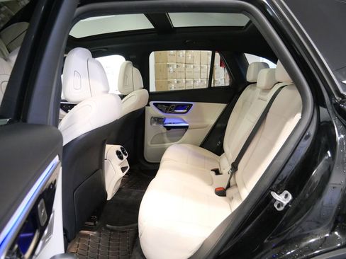 Used 2023 Mercedes-Benz GLC 300 4MATIC image 23