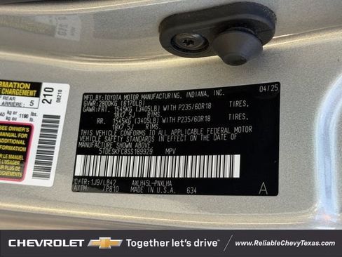 Used 2025 Toyota Sienna Platinum AWD/4WD image 39