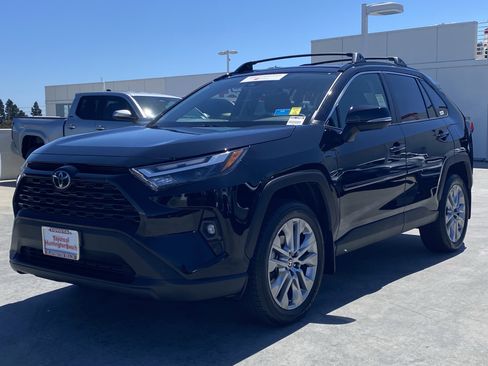 Certified 2023 Toyota RAV4 XLE Premium image 6