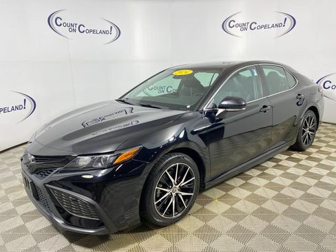Certified 2024 Toyota Camry SE FWD image 3