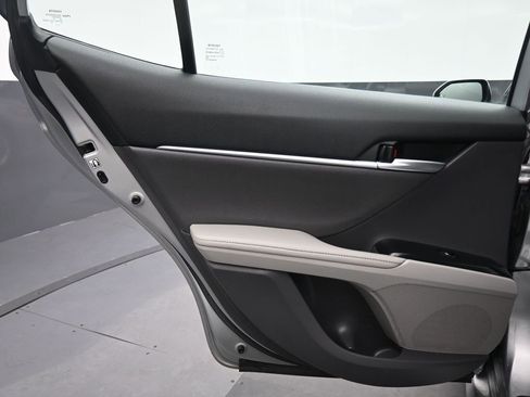 Used 2019 Toyota Camry XLE image 29