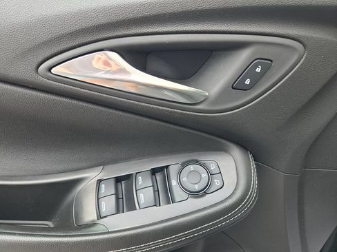 Used 2025 Buick Encore GX Preferred AWD/4WD image 12