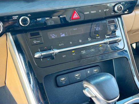 Used 2022 Kia Carnival EX FWD image 16