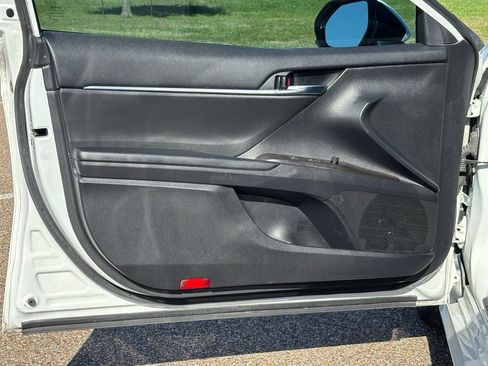 Used 2022 Toyota Camry LE image 23