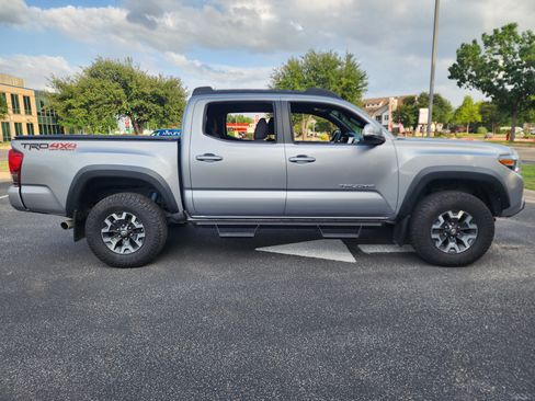 Used 2016 Toyota Tacoma TRD Off-Road AWD/4WD image 8