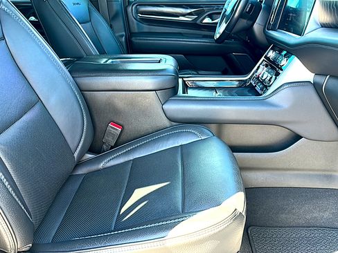 Used 2022 GMC Yukon Denali w/ Denali Premium Package image 25
