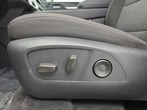 Used 2025 GMC Acadia Elevation image 24