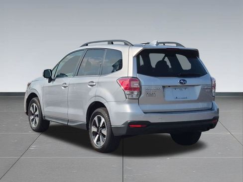 Used 2017 Subaru Forester 2.5i Limited AWD/4WD image 4