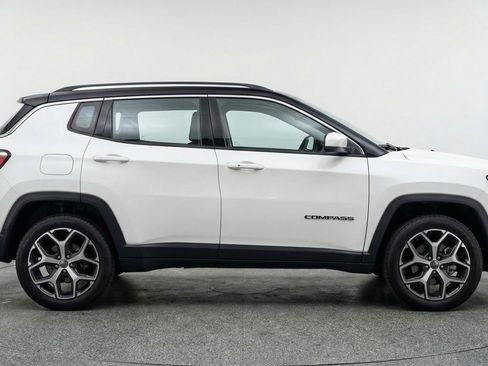 Used 2025 Jeep Compass Limited image 11