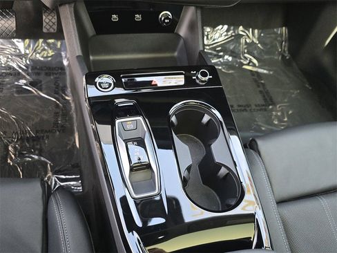 Certified 2025 Audi A6 e-tron Premium Plus w/ Premium Plus image 28