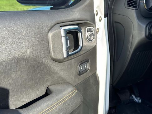Certified 2021 Jeep Gladiator Overland AWD/4WD image 18