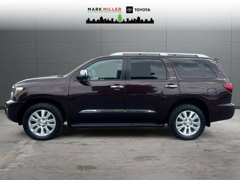 Used 2019 Toyota Sequoia Platinum AWD/4WD image 2