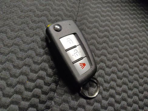 Used 2021 Nissan Rogue Sport S image 32