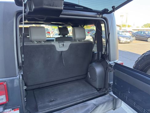 Used 2007 Jeep Wrangler Sahara w/ Dual Top Group AWD/4WD image 19