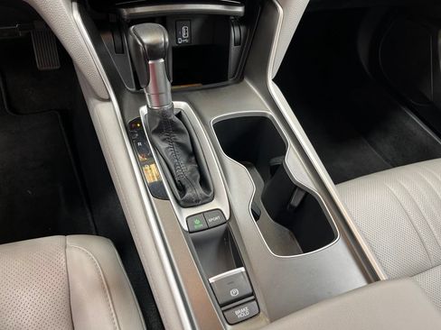 Used 2018 Honda Accord Touring image 26