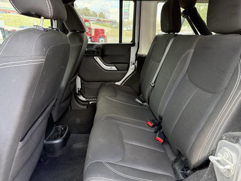 Used 2015 Jeep Wrangler Unlimited Sahara w/ Connectivity Group image 11