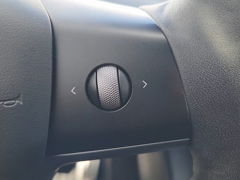 Used 2021 Tesla Model Y Performance image 12