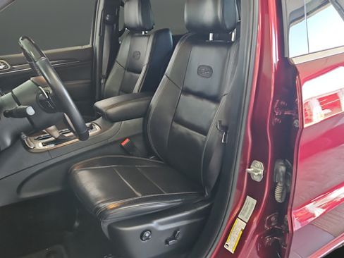 Used 2016 Jeep Grand Cherokee Overland AWD/4WD image 9