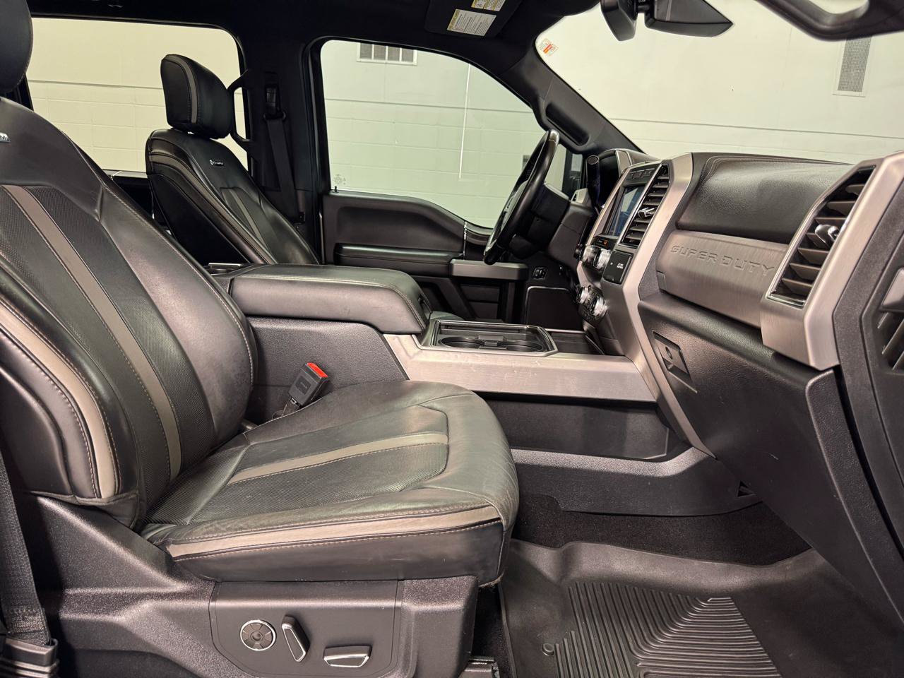 Used 2019 Ford F250 Platinum w/ Platinum Ultimate Package AWD/4WD image 26