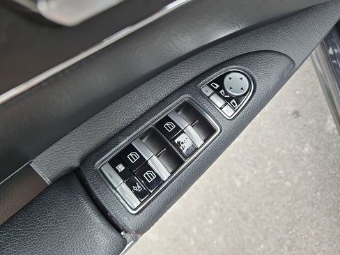 Used 2011 Mercedes-Benz S 550 image 28