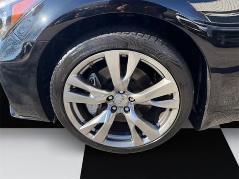 Used 2019 INFINITI Q70 Luxe w/ Sport Package image 14