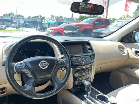 Used 2017 Nissan Pathfinder SV FWD image 13