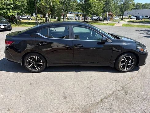 Used 2025 Nissan Sentra SV FWD image 9