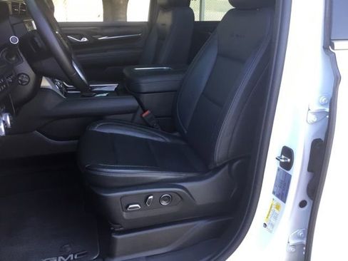 Used 2024 GMC Yukon XL Denali image 18