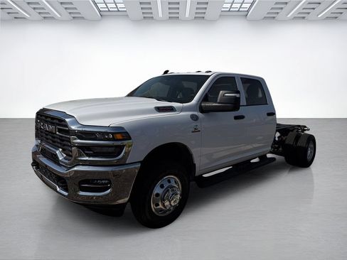Used 2025 RAM 3500 Tradesman w/ Chrome Appearance Group AWD/4WD image 2