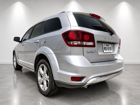 Used 2017 Dodge Journey Crossroad FWD image 4